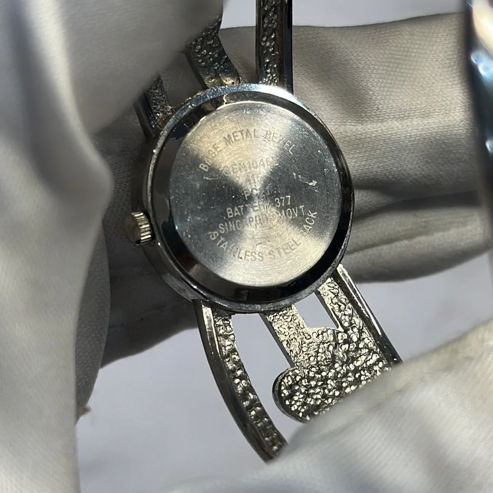 Vintage Y2K Heart Bangle Bracelet Watch